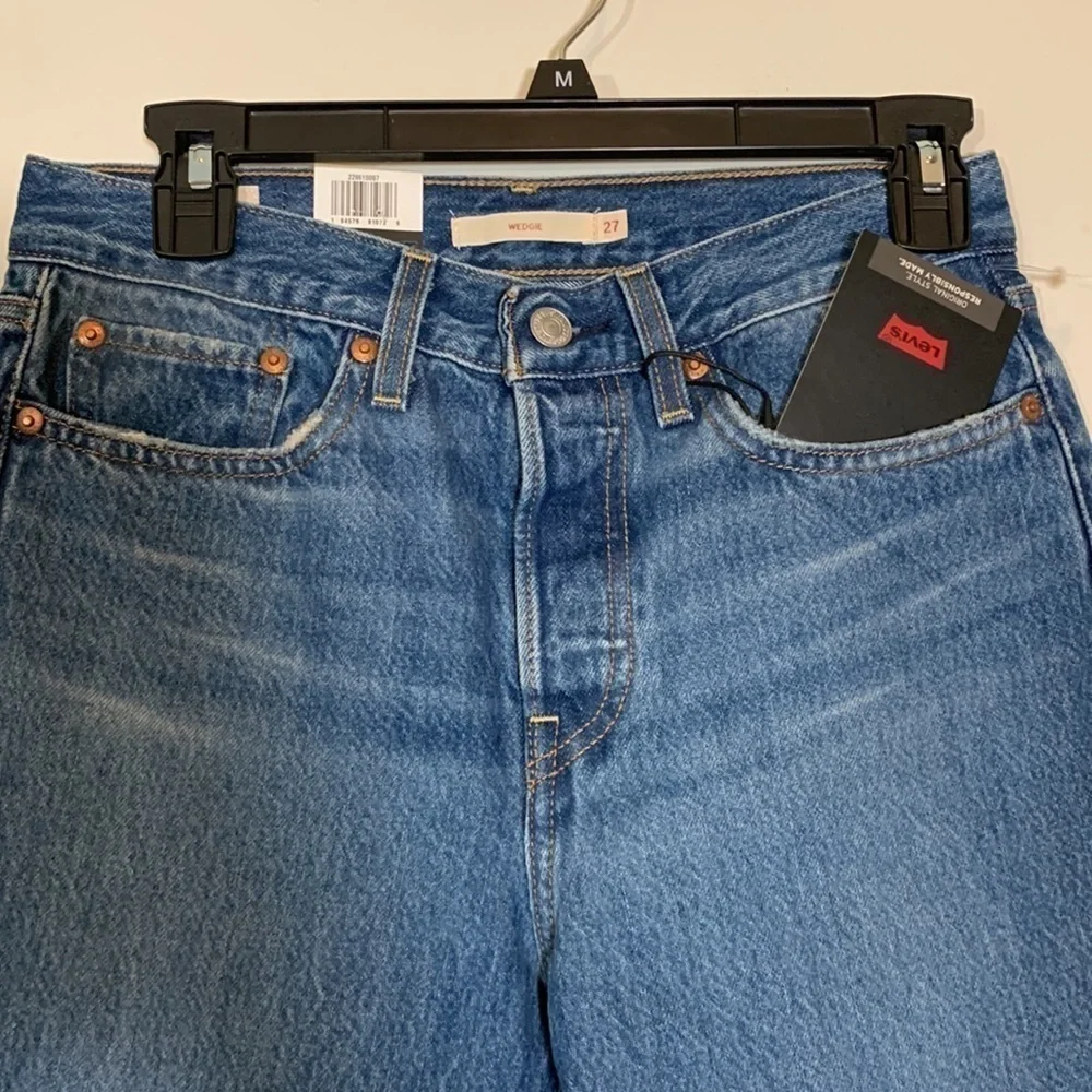 NWT Levis’ Premium Wedgie High Rise Tapered Leg Cotton Jeans, 27 waist - Picture 2 of 10